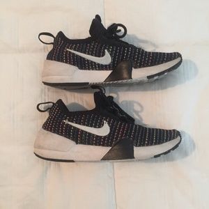 Kids size 13 Nike Tanjun shoes